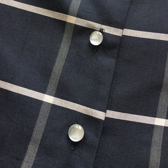 Sleeveless plaid collared top - Picture 3 of 3