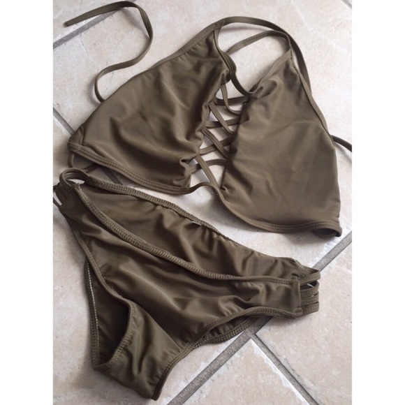 ⚡️SALE⚡️ 🆕 Dark Green CrissCross Bikini - Picture 2 of 4