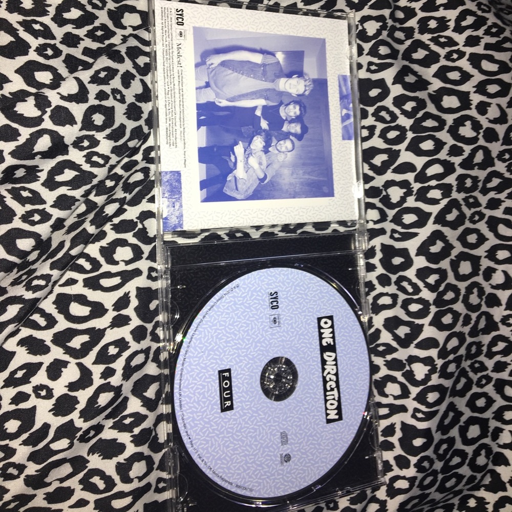 One Direction - FOUR album - Picture 2 of 2