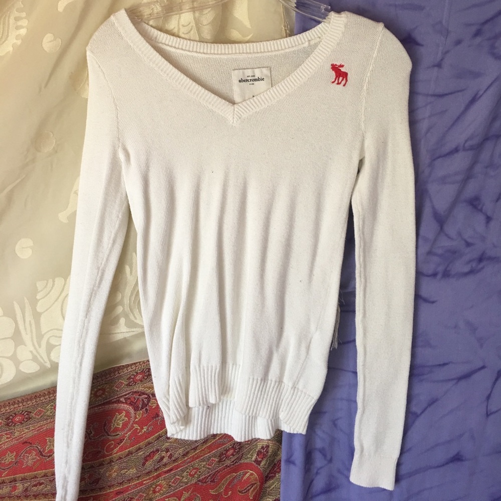 white abercrombie sweater