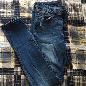 Distressed skinny jeans