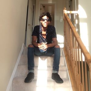 Meet your Posher, Derrick