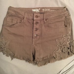 High wasted green shorts with lace detail