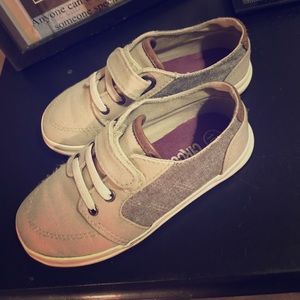 Boys sneakers