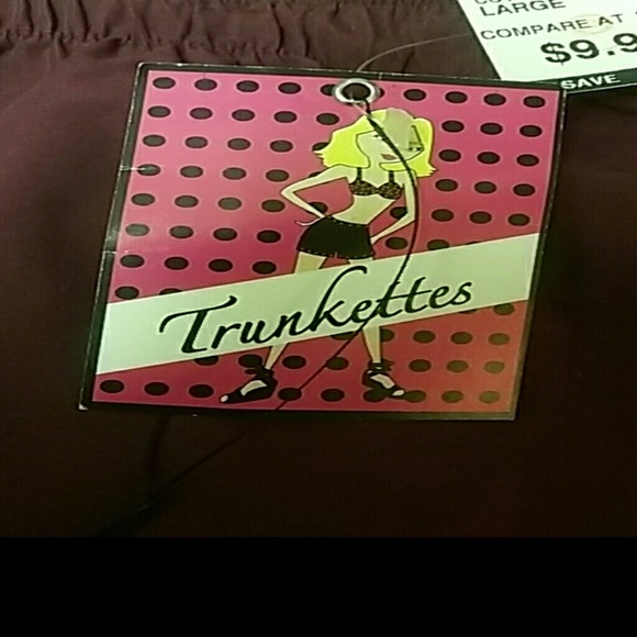 Shorts - Picture 2 of 3