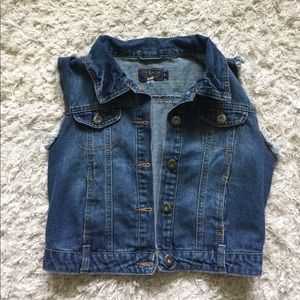 Jean sleeveless jacket
