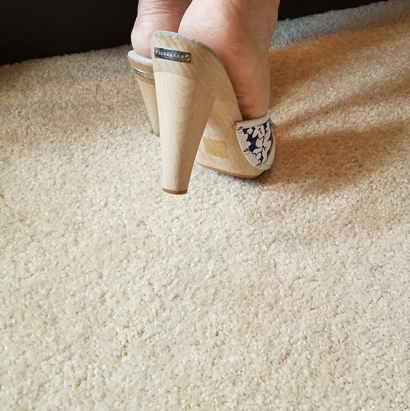 Blue/white Burberry sandals - Picture 2 of 2