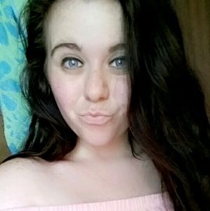 Meet your Posher, Caitlin