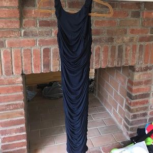 Alice& Olivia size 6 navy body con w ruching dress