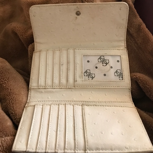 Guess Wallet - Picture 2 of 3