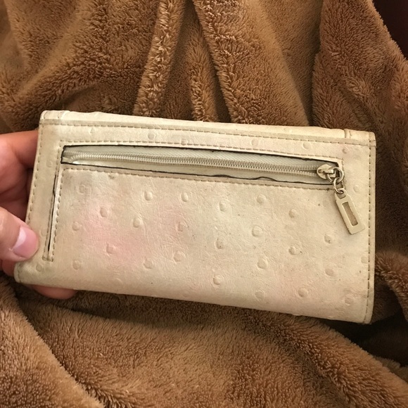 Guess Wallet - Picture 3 of 3