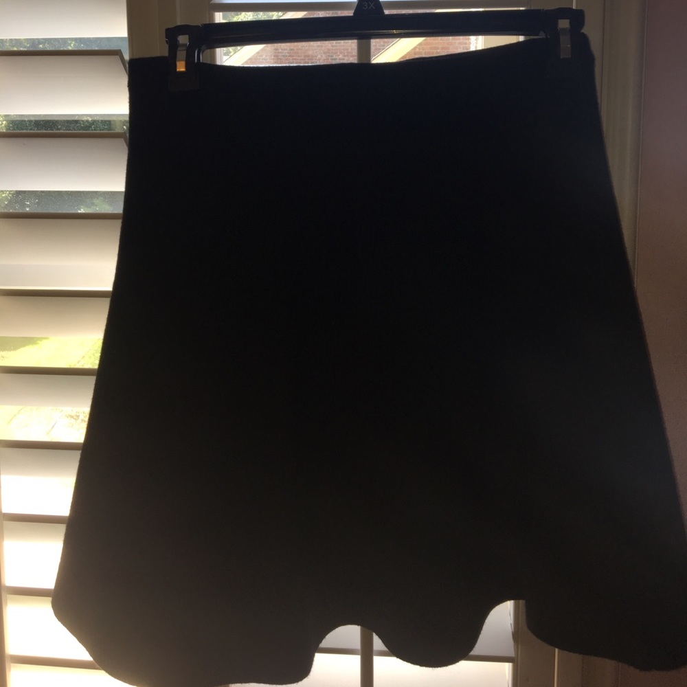 theory black skirt- only worn once!