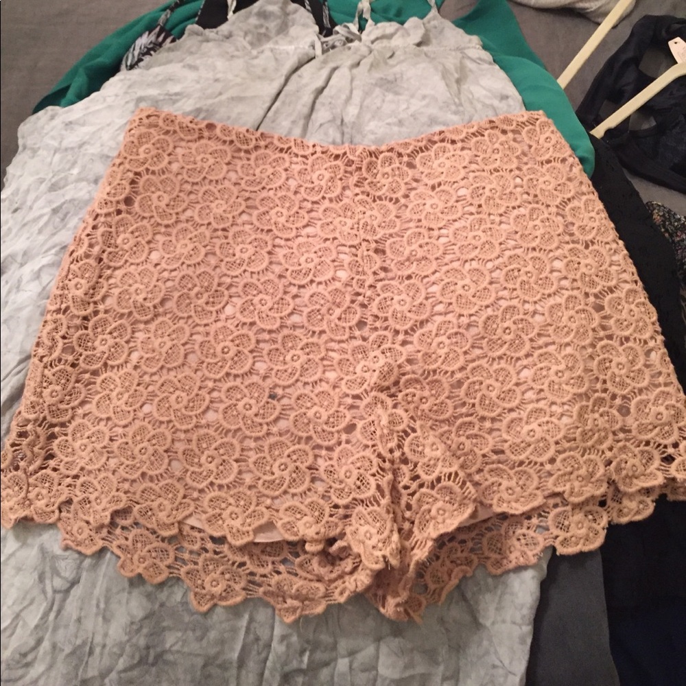 Esley laced flowered shorts