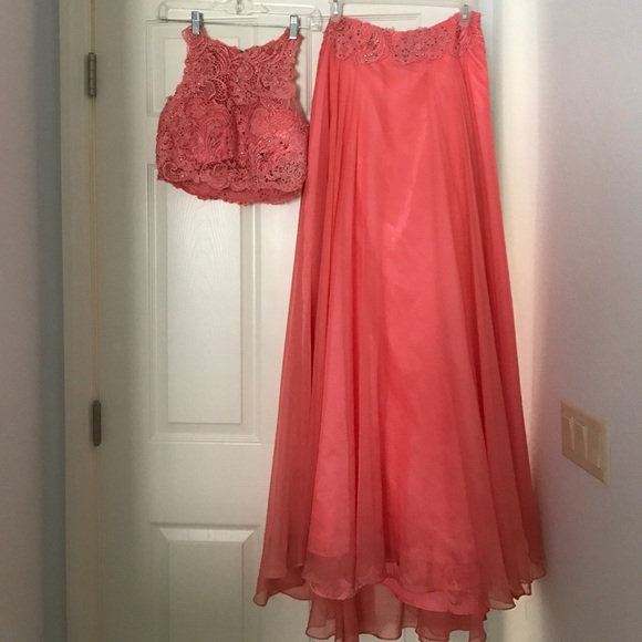 Prom dress - Picture 2 of 3