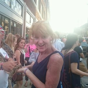 Meet your Posher, Denise