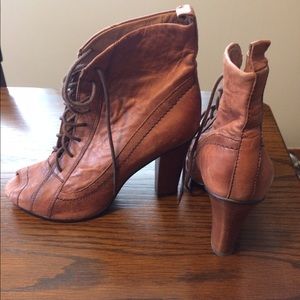 Sam Edelman peep toe booties 8 1/2 great for fall