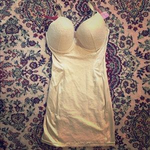NWT Maidenform Shapewear 36D