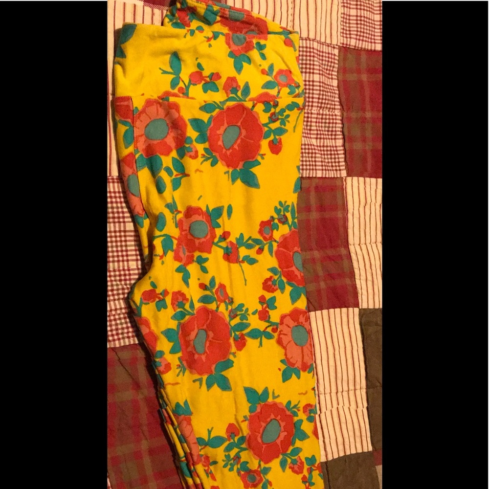 Tall and curvy lula Roe leggings.