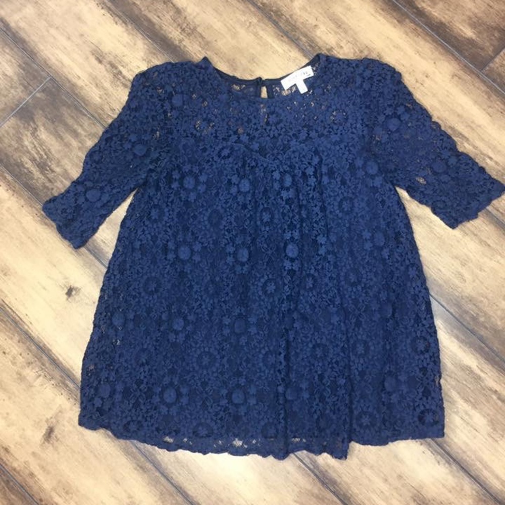 Blue half sleeve blouse.