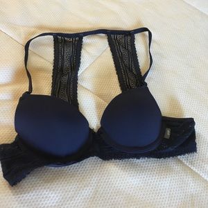 AERIE 34 AA underwire.Navy w lace in back.So cute!