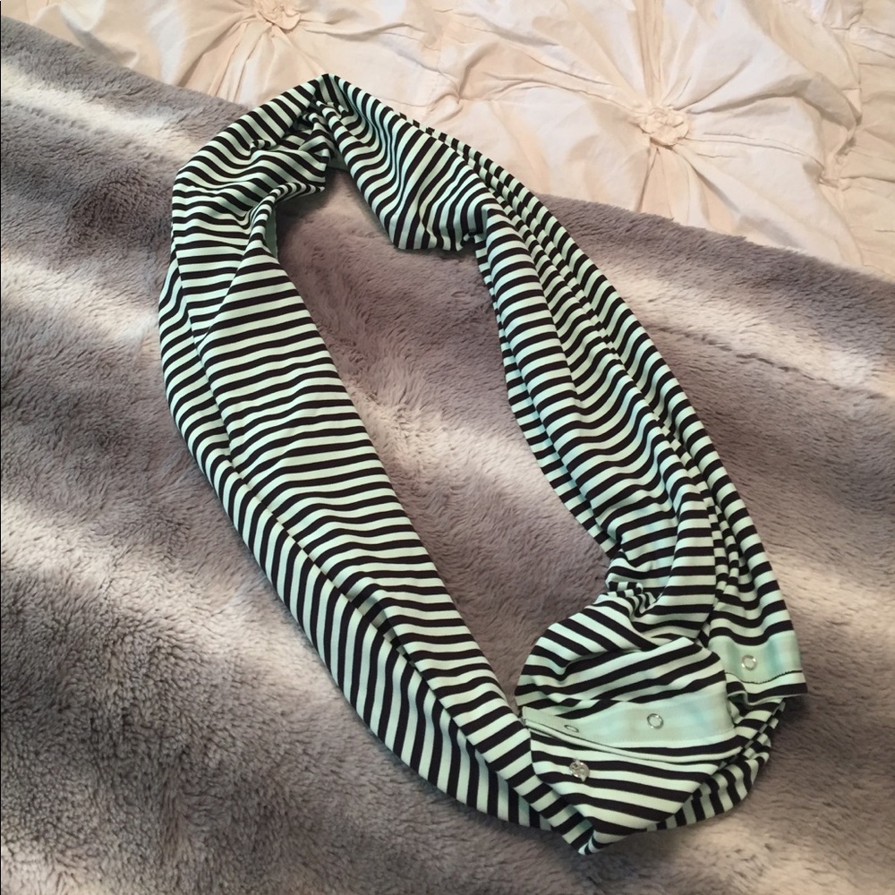 Lululemon infinity scarf