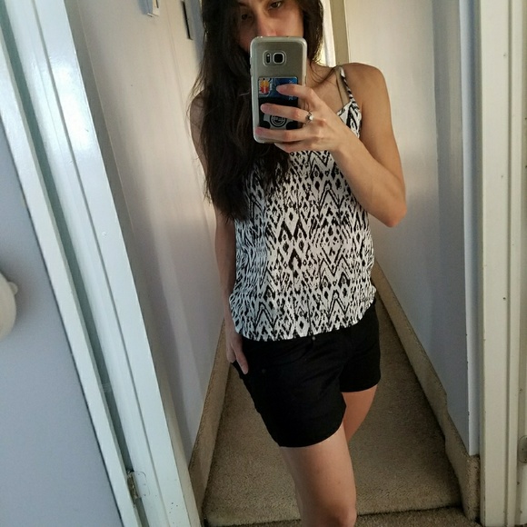 H&M Tops - Black & white printed blouse H&M Tops - Black & white printed blouse