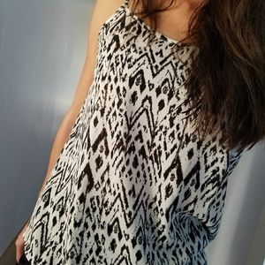 H&M Tops - Black & white printed blouse H&M Tops - Black & white printed blouse