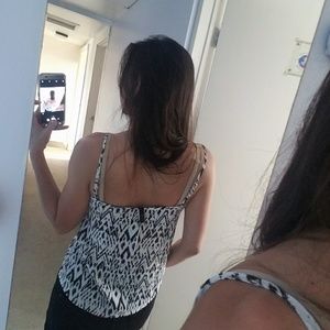 H&M Tops - Black & white printed blouse H&M Tops - Black & white printed blouse