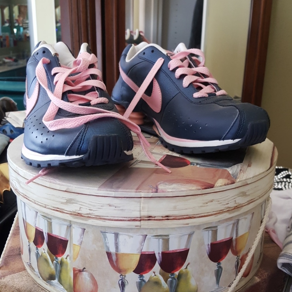 Nike NWOT. Flash $62. ( monday only)