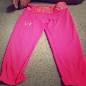SALE|||| Girls Pink Under Armour Legging Capris