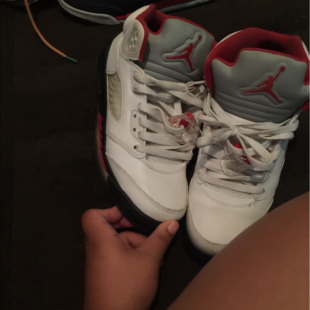 Air Jordan Fire Red 5s size 7y