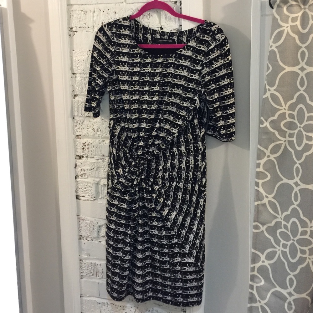 Stretchy Dress with waist detail.