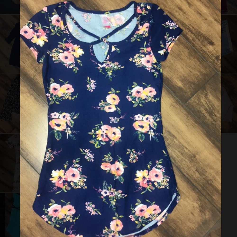 Women's short sleeve.
