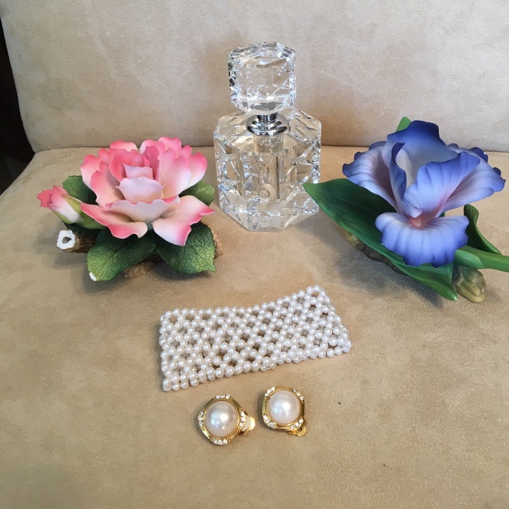 💕🌺💕Vintage Clip on earring and bracelet bundle
