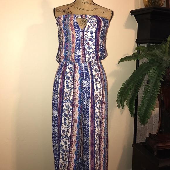 Sleeveless Jumpsuit - Picture 2 of 7