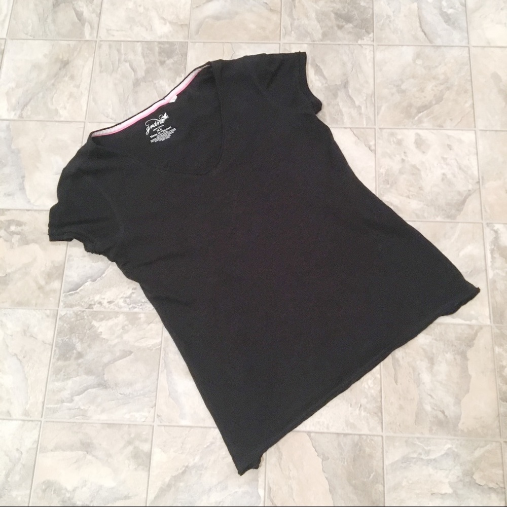 GRANE Black V-neck Tee