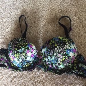 VS demi bra
