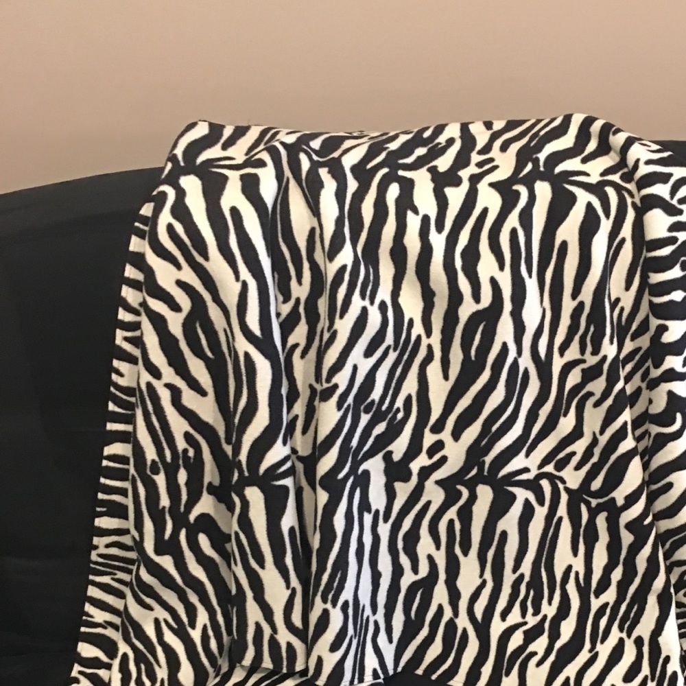 SOLD - Zebra/Black reversible shawl