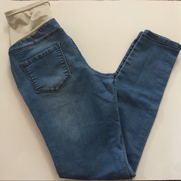 (SOLD)New listing! Maternity Skinny Jeans - Picture 2 of 8