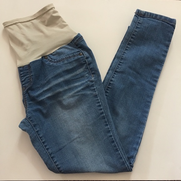 (SOLD)New listing! Maternity Skinny Jeans - Picture 3 of 8