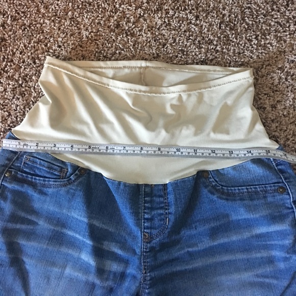 (SOLD)New listing! Maternity Skinny Jeans - Picture 5 of 8