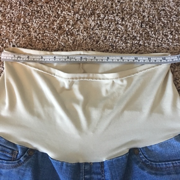 (SOLD)New listing! Maternity Skinny Jeans - Picture 6 of 8