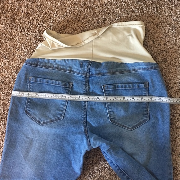 (SOLD)New listing! Maternity Skinny Jeans - Picture 7 of 8