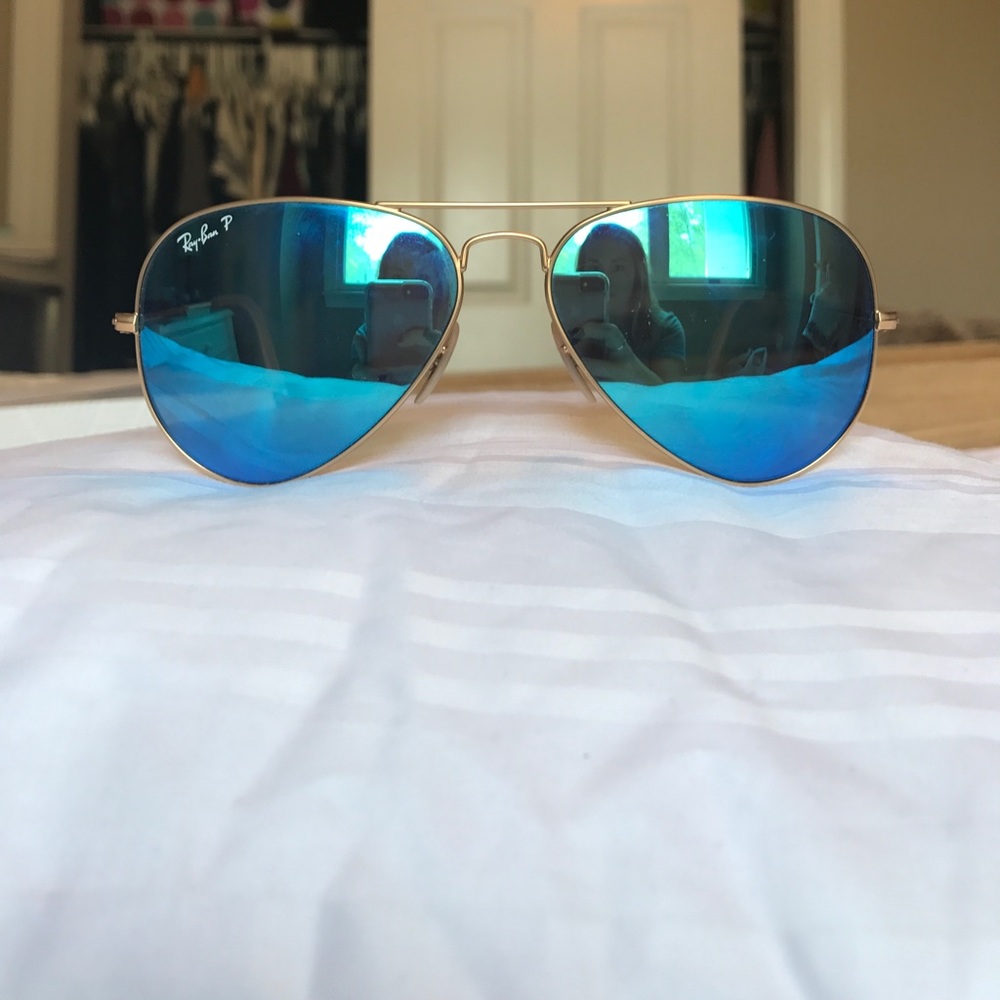 Ray-Ban Aviators w/ Case (of your color choice)