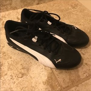 Pumas Sneakers