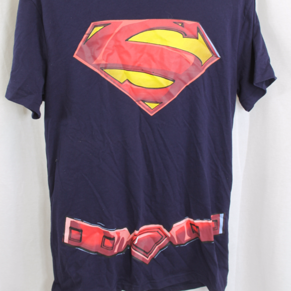 MENS YOUNG MAN SUPERMAN W ATTACHED CAPE T-SHIRT ME - Picture 2 of 3