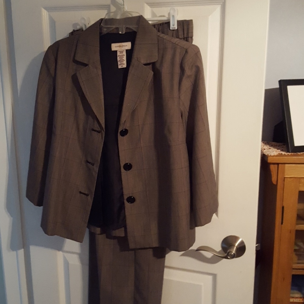Pant suit