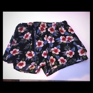 NEW Hawaiian Print shorts - Medium