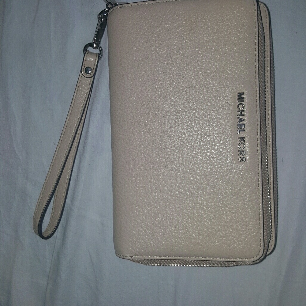 Michael Kors Adele wallet