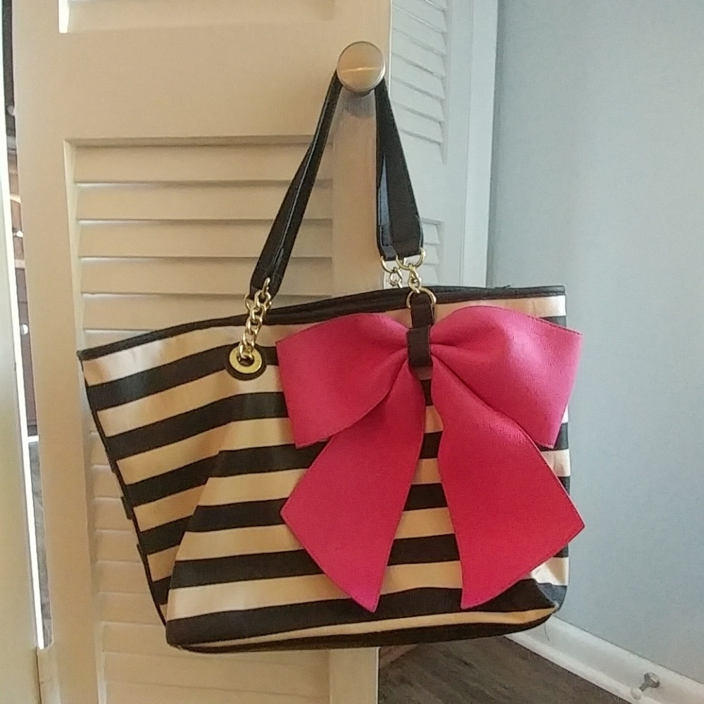 Adorable Betsey Johnson Tote